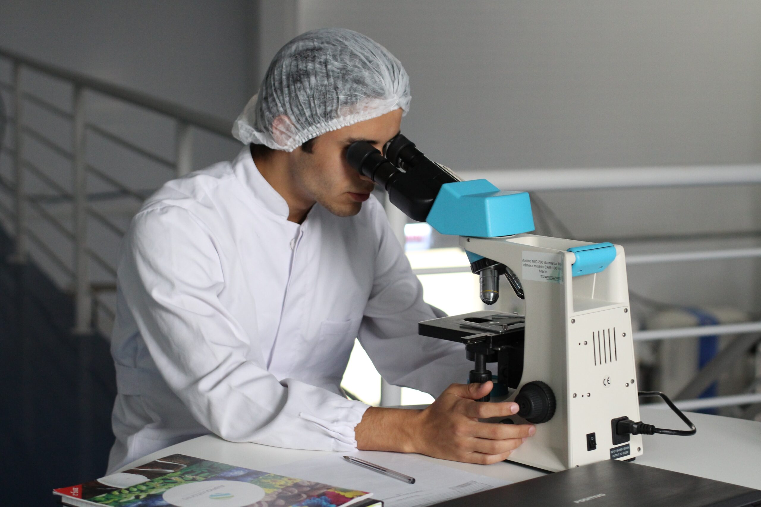 MICROSCOPIC TECHNIQUES FOR THE CHARACTERIZATION OF MATERIALS