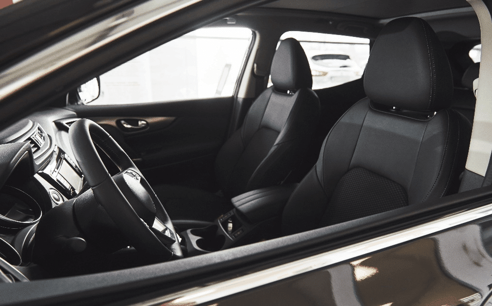 Analysis of odors and gases in a vehicle interior Analysis of odors and gases in a vehicle interior