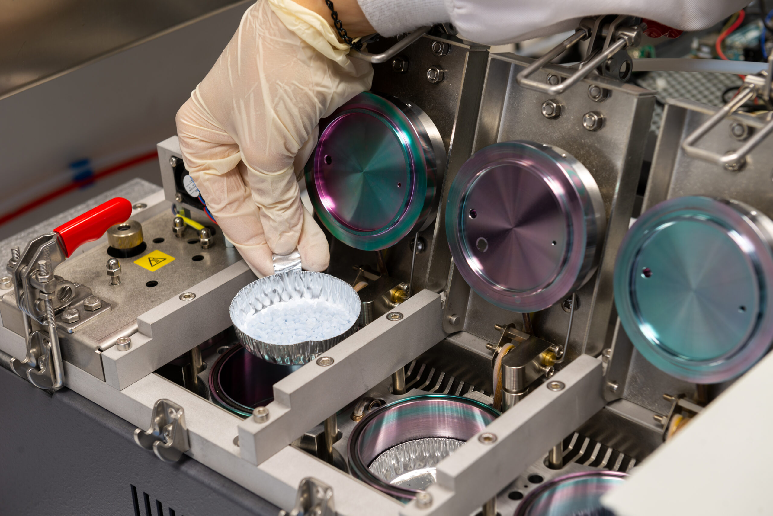 Reverse engineering of paints to verify conformity and safety Paint chemical analysis using gas chromatography and mass spectrometry in laboratory