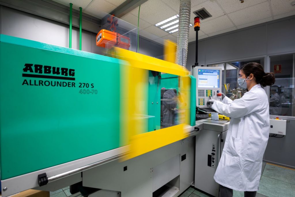 Testing of plastics and composites Testing of plastics and composites