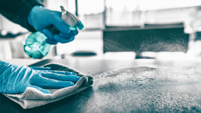 Evaluation of the effect of detergents on surfaces to improve material durability Application of detergent on a surface to evaluate the effect of detergents on materials and their chemical compatibility