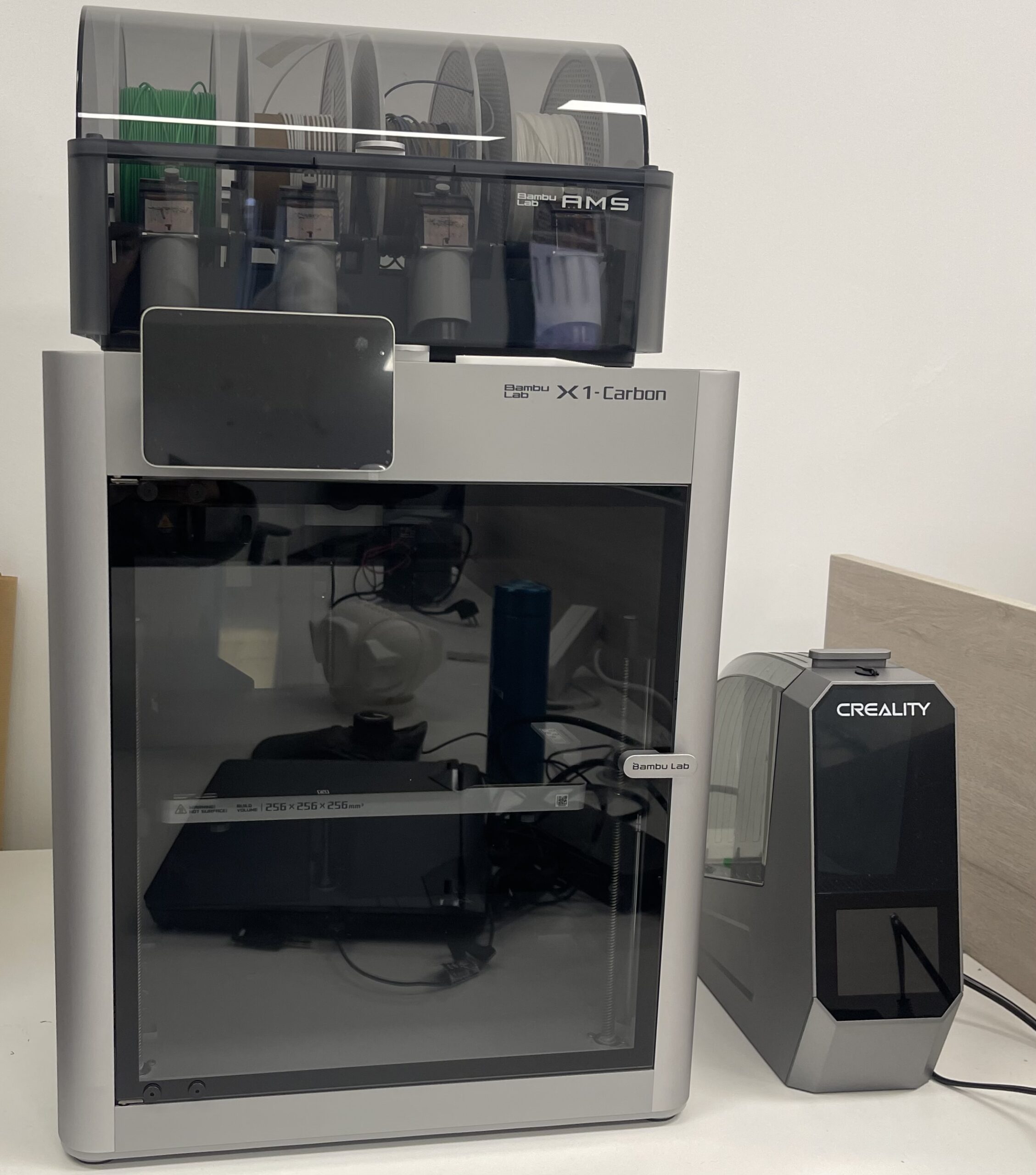 Multi-material wire 3D printer Impresora de hilo multimaterial