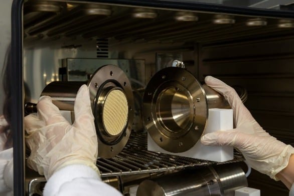 Comparative testing of technologies to eliminate industrial odors Laboratory equipment used for the characterization of gas treatment technologies and evaluation of VOC removal efficiency