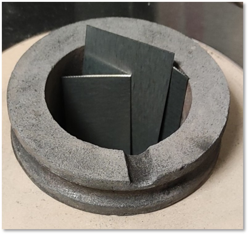 Analysis of gases generated at high temperatures to approve a new steel supplier and optimise costs Steel samples placed in a testing device to study gases generated at high temperature during supplier evaluation