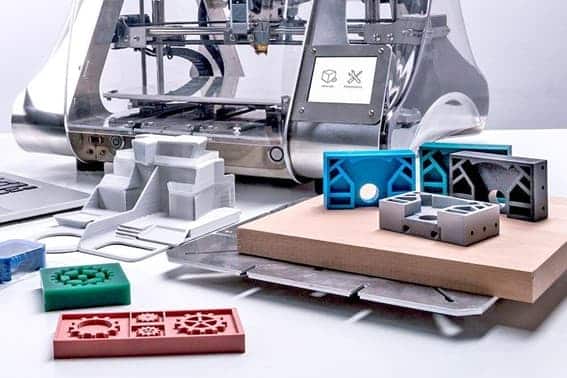 Fabricación de prototipos mediante impresión 3D y testeo de un robot de grabado láser impresión 3d
