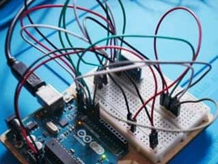 Montaje y programación de un sensor personalizado que facilite la adquisición de datos por parte del usuario Montaje y programación de un sensor personalizado que facilite la adquisición de datos por parte del usuario