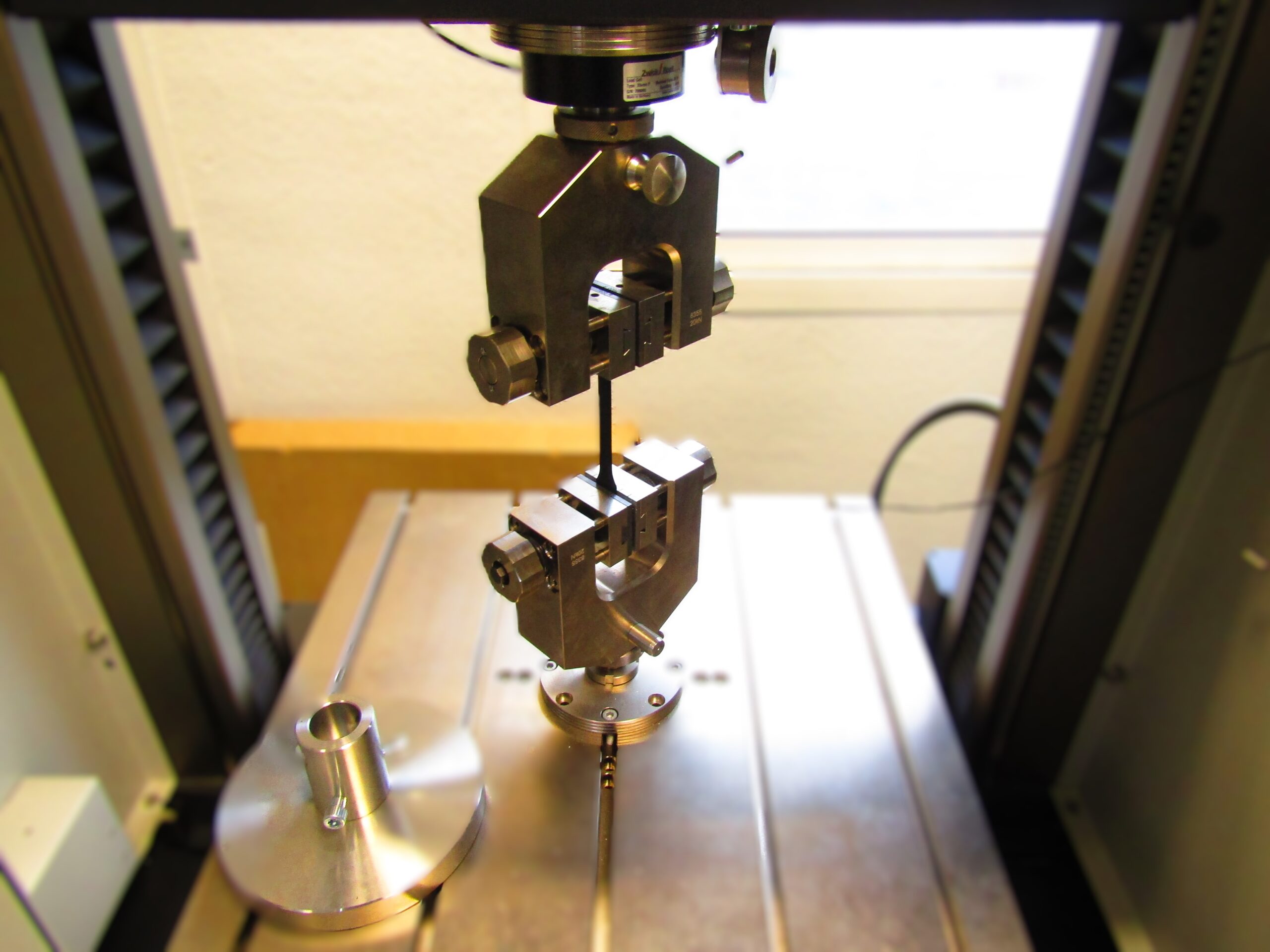 Universal Testing Machine Universal Testing Machine