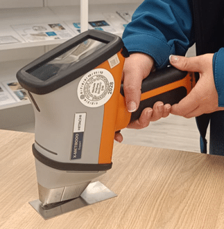 Análisis elemental en materiales para interpretar su composición Equipo XRF portátil utilizado para análisis elemental en materiales sin preparación de muestra