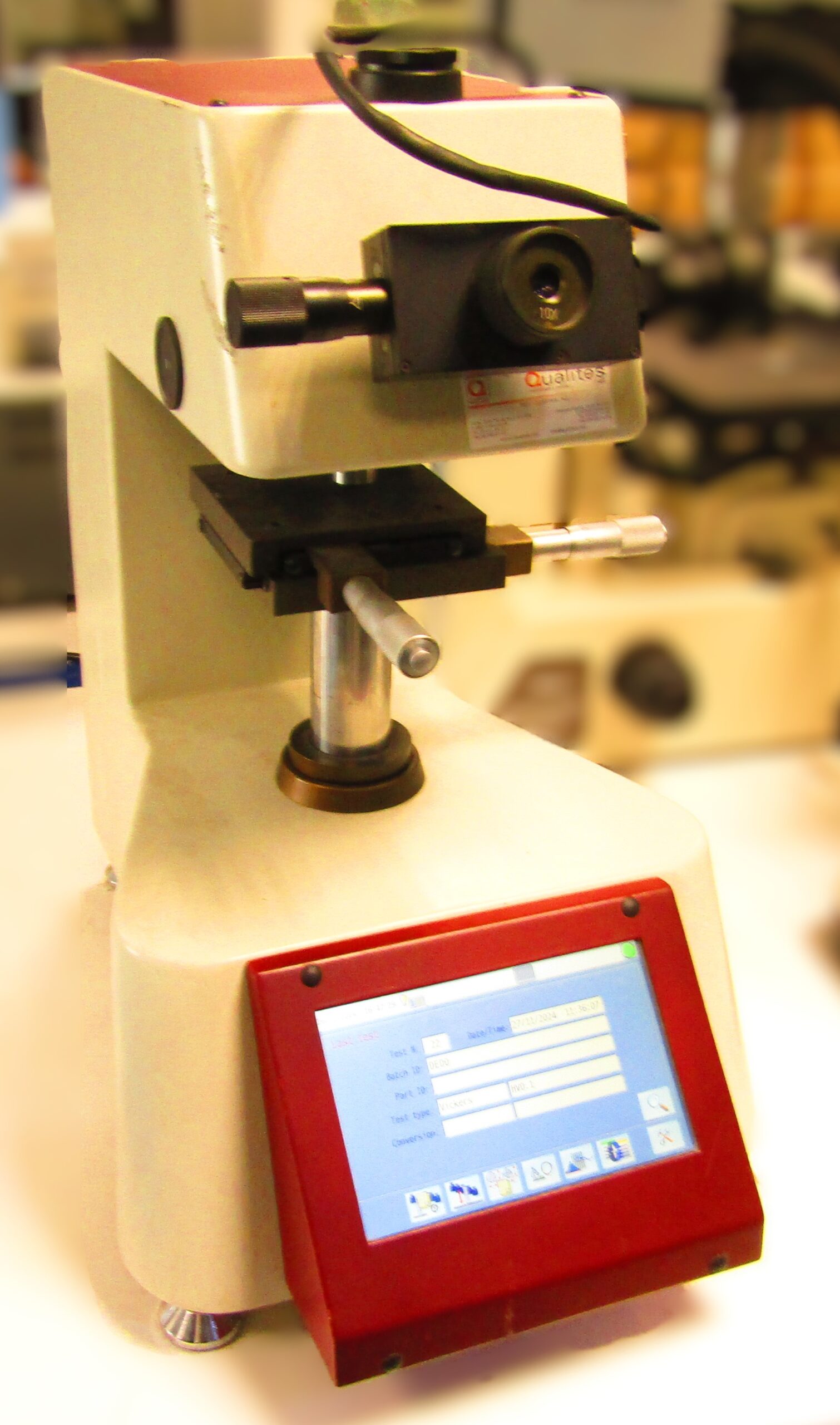 Microdurómetro Micro hardness tester