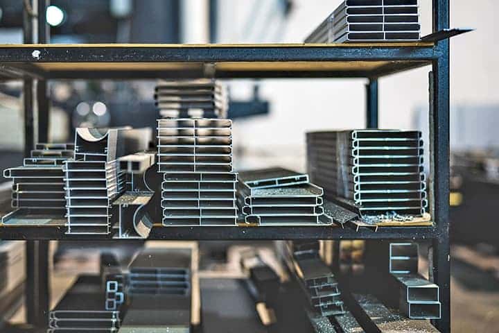 Recyclability and reuse of aluminum chips to obtain a new high quality raw material